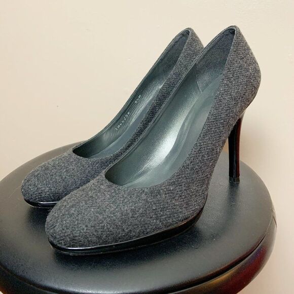 CLEARANCE! Gray Stuart Weitzman Pumps Size 8.5 EUC - Picture 1 of 4